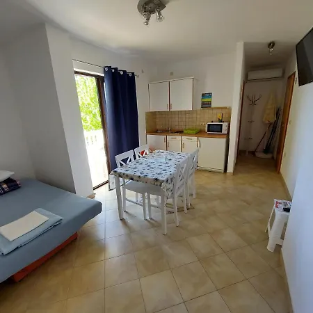 Mati Homestay Kampor